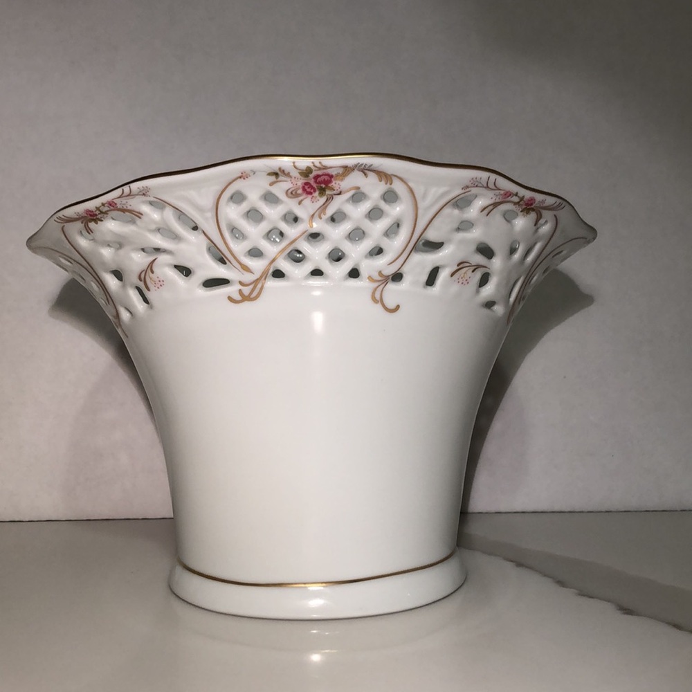 OSCAR de la RENTA VASE